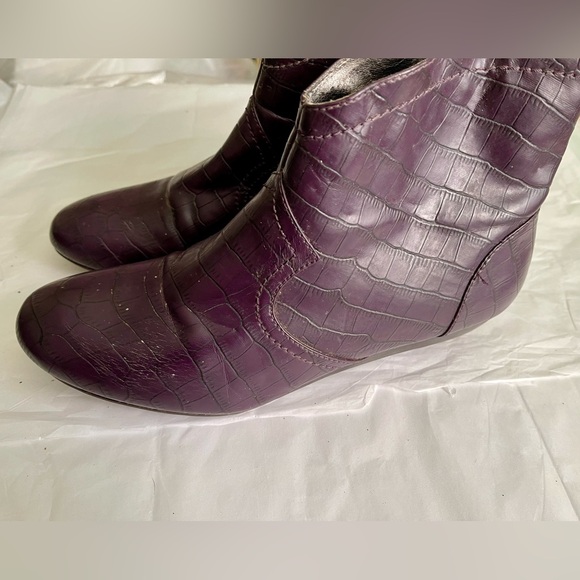 Libby Edelman Purple Croc-Embossed Ankle Boots - Picture 2 of 7
